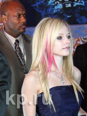 Avril в «Joepie» () - Avril Lavigne fan site