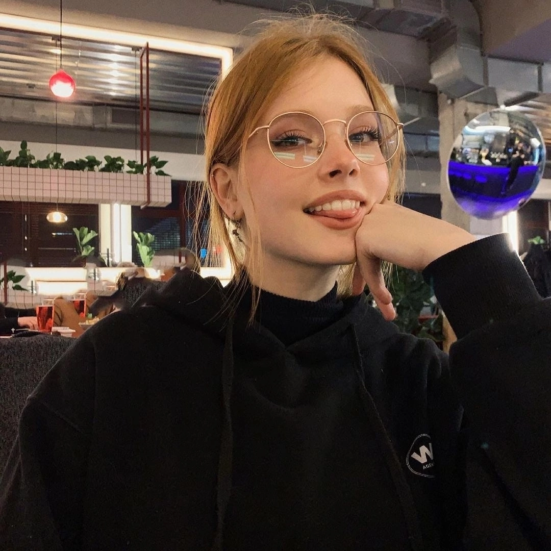 Женя ИваноB