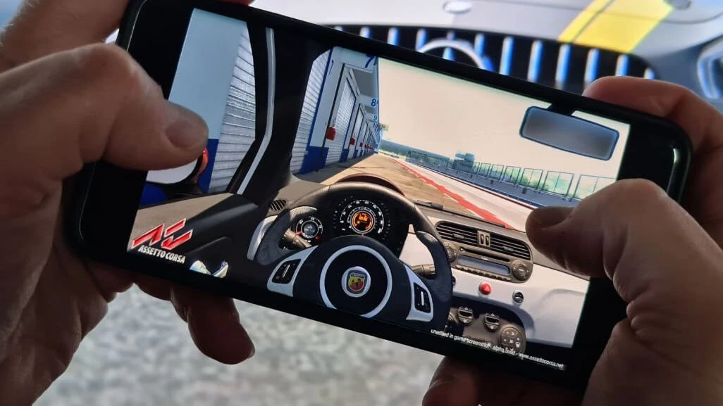 Портативный гоночный симулятор Assetto Corsa Mobile теперь доступен для устройств iOS