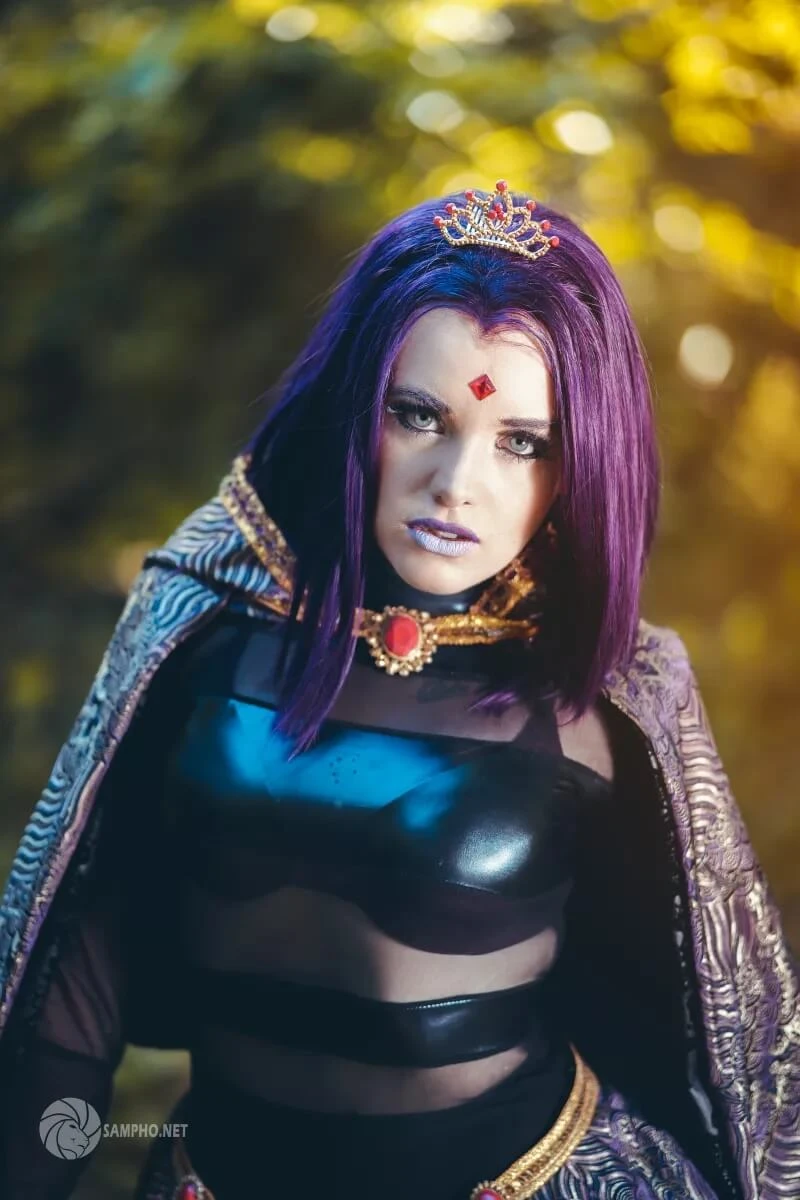 Королева Титана из Teen Titans (Тинэйджеров Титанов)