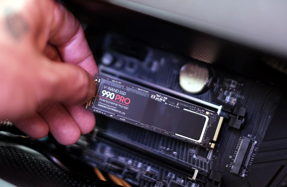 Пользователи заметили необычное поведение в последних драйверах AMD: софт аномально часто использует SSD