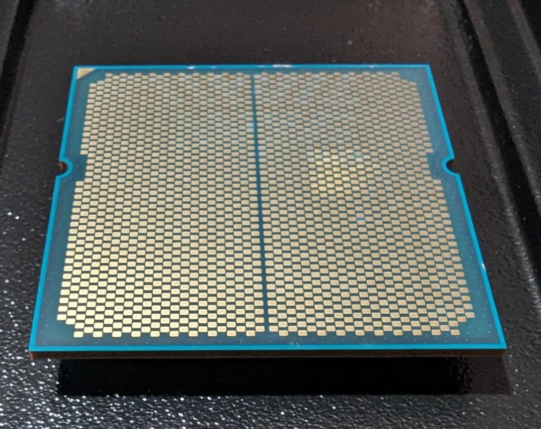 У пользователя уже дважды вышел из строя процессор Ryzen 9800X3D на плате ASRock B850i Lightning WiFi