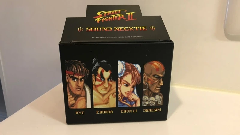 Видео с распаковкой коробки с галстуками по Street Fighter II