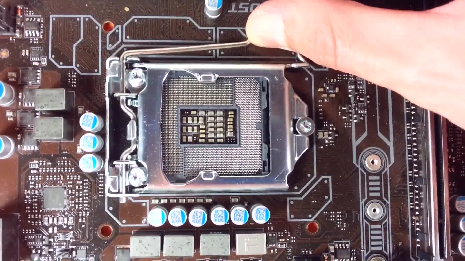 Обзор MSI B250M PRO-VH - бюджетная материнская плата. Распаковка