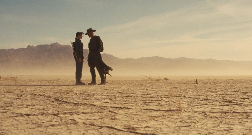 "Вам нужна терапия": Элла Пернелл прокомментировала слухи о романтических отношениях между Люси и Гулем