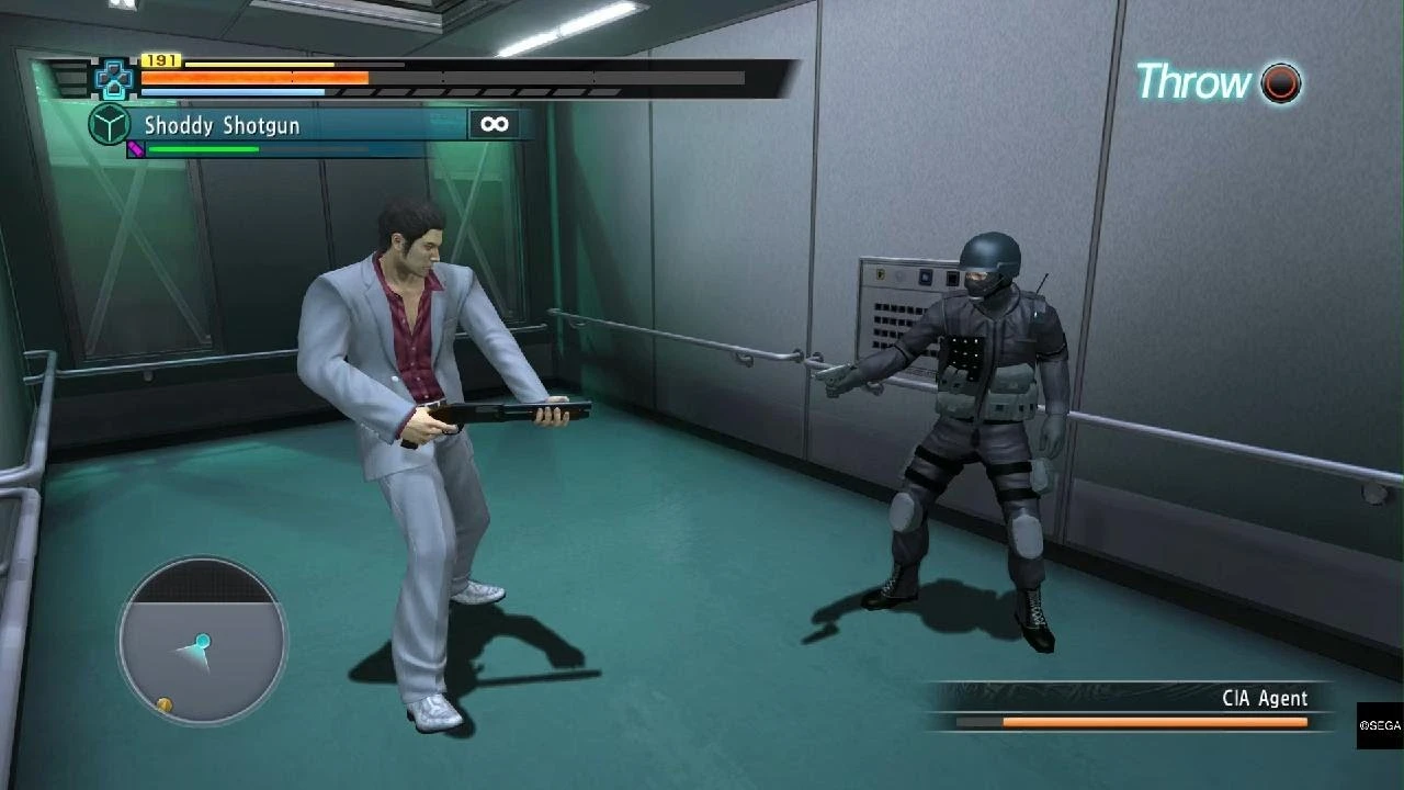 Только в Якудзе 3, оружие иногда клеится к стене, игнорируя логику физики