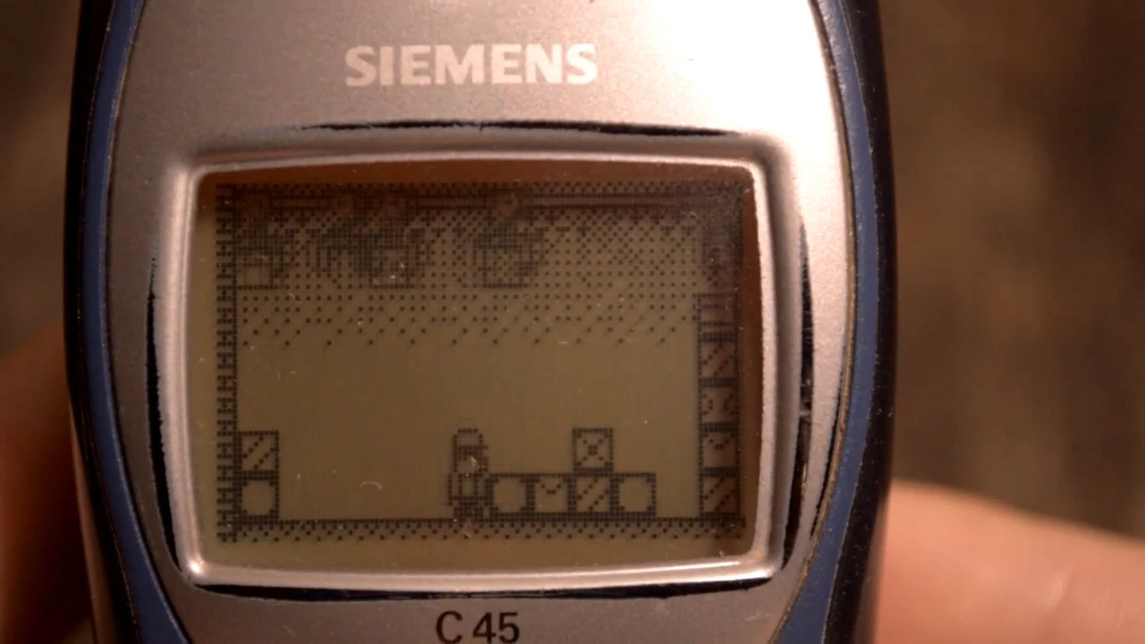 Unisimka: Большинство россиян хотят получить в подарок кнопочный телефон