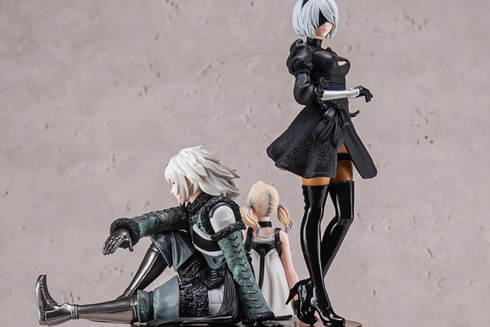 "2B, джаз и истории оружия": Square Enix анонсировала коллекционный набор к 15-летию серии NieR