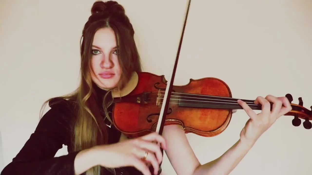 Скрипачка исполнила главную тему из Mortal Kombat