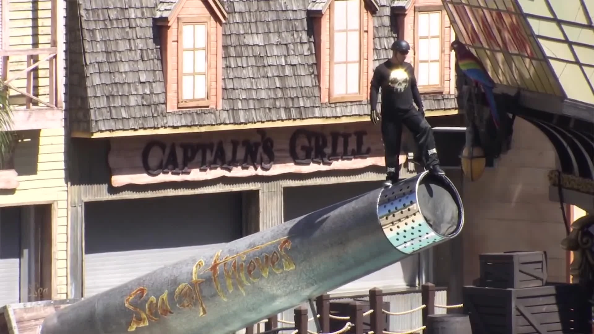 Человеком выстрелили из пушки ради рекламы Sea of Thieves