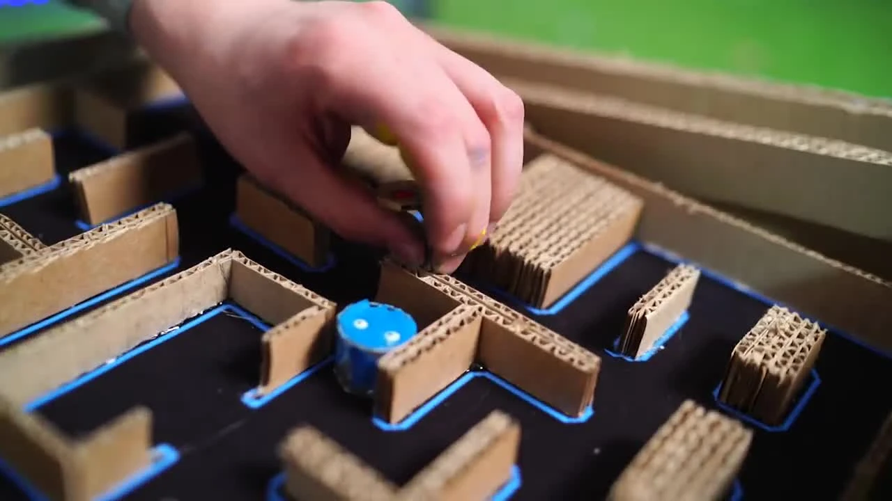 Сделал игру пакман в реальной жизни!