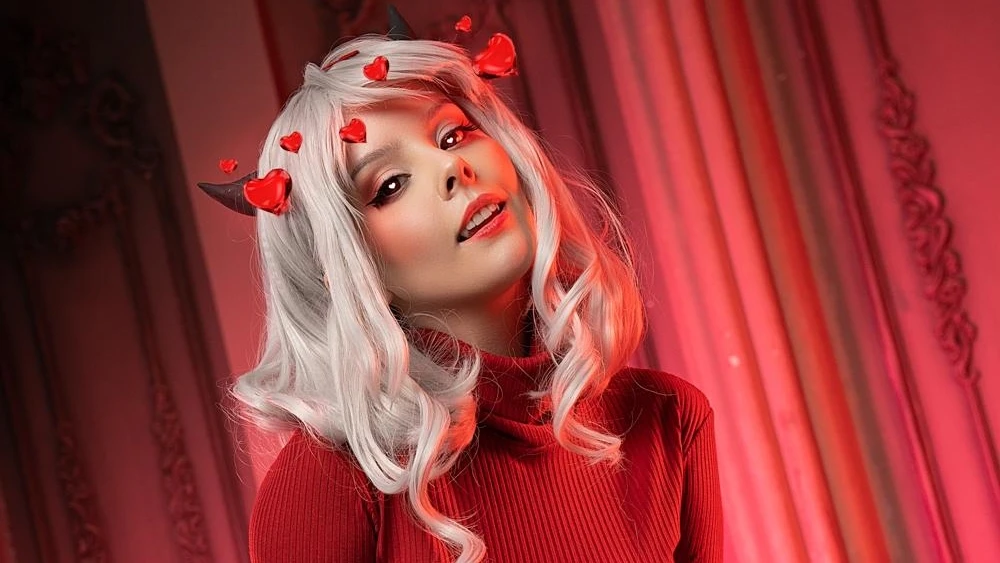 Откровенный косплей Модеус из Helltaker