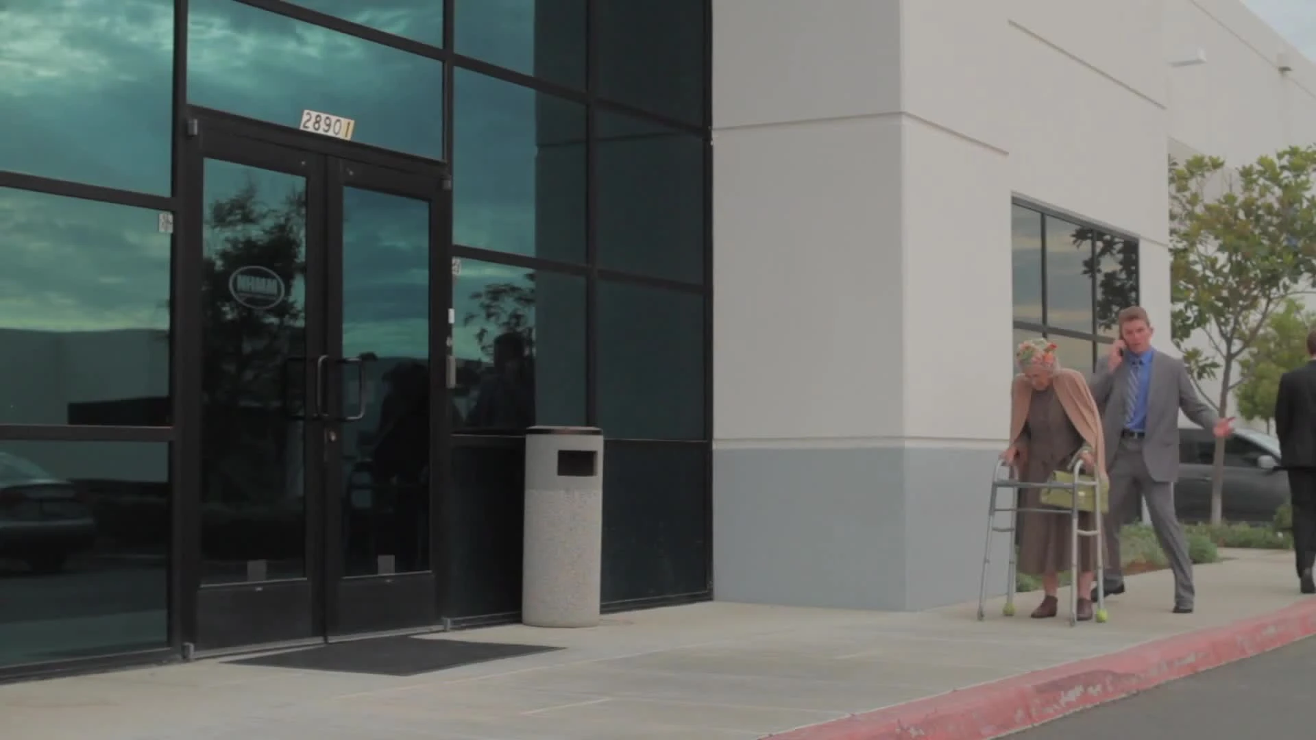 Правила Chivalry: Правило #46 Дверь, которую нужно подержать