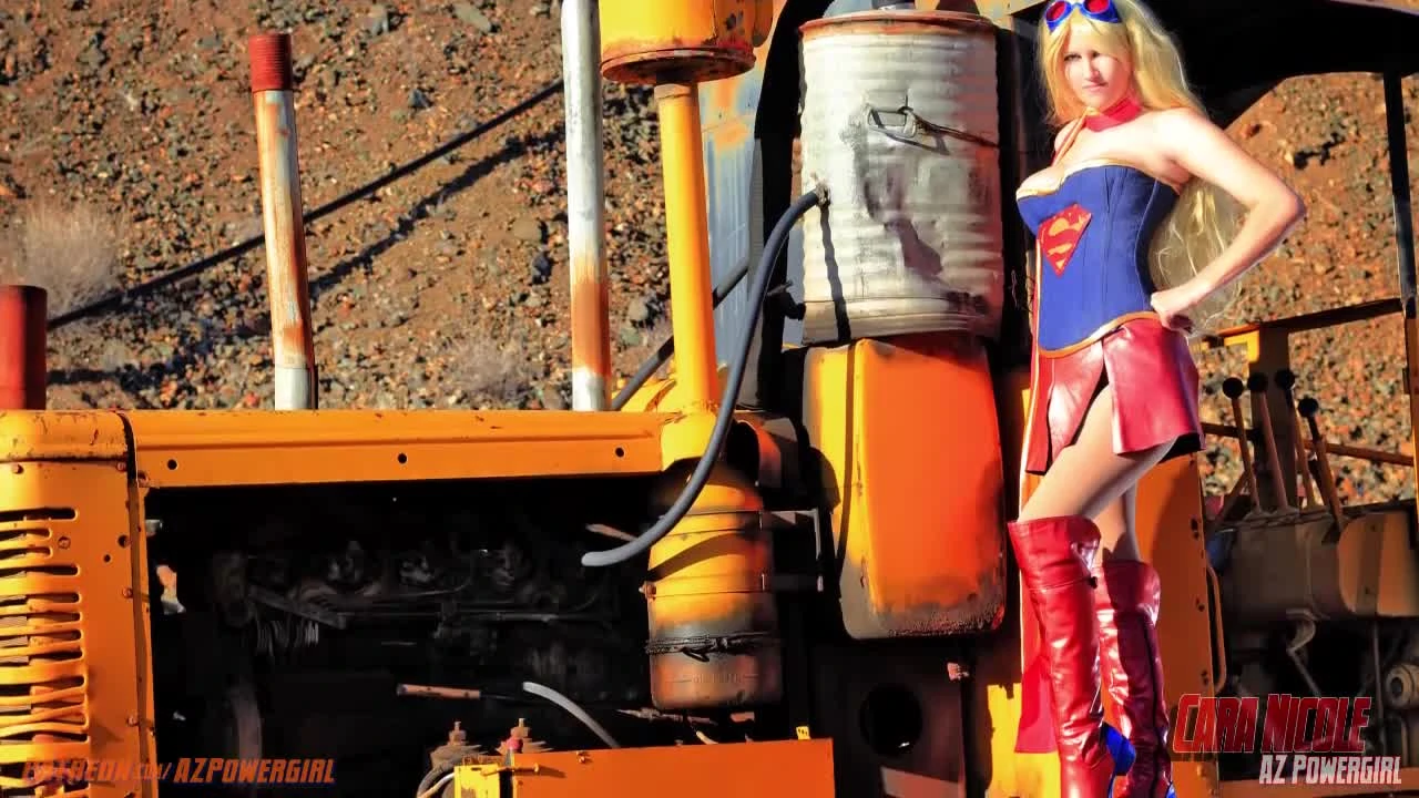 DC Universe Online "Косплей на супер девушку"