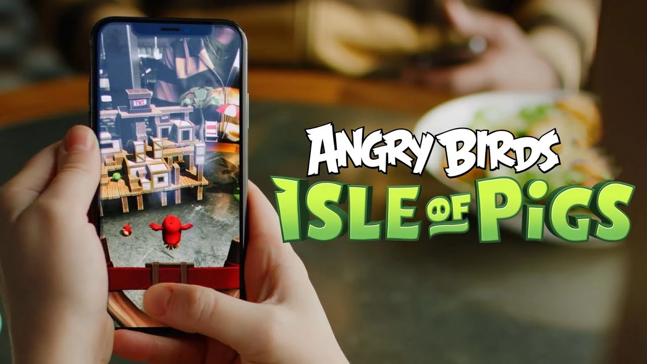 На iOS вышла Angry Birds: Isle of Pigs. В ней нужно швыряться в свиней в дополненной реальности