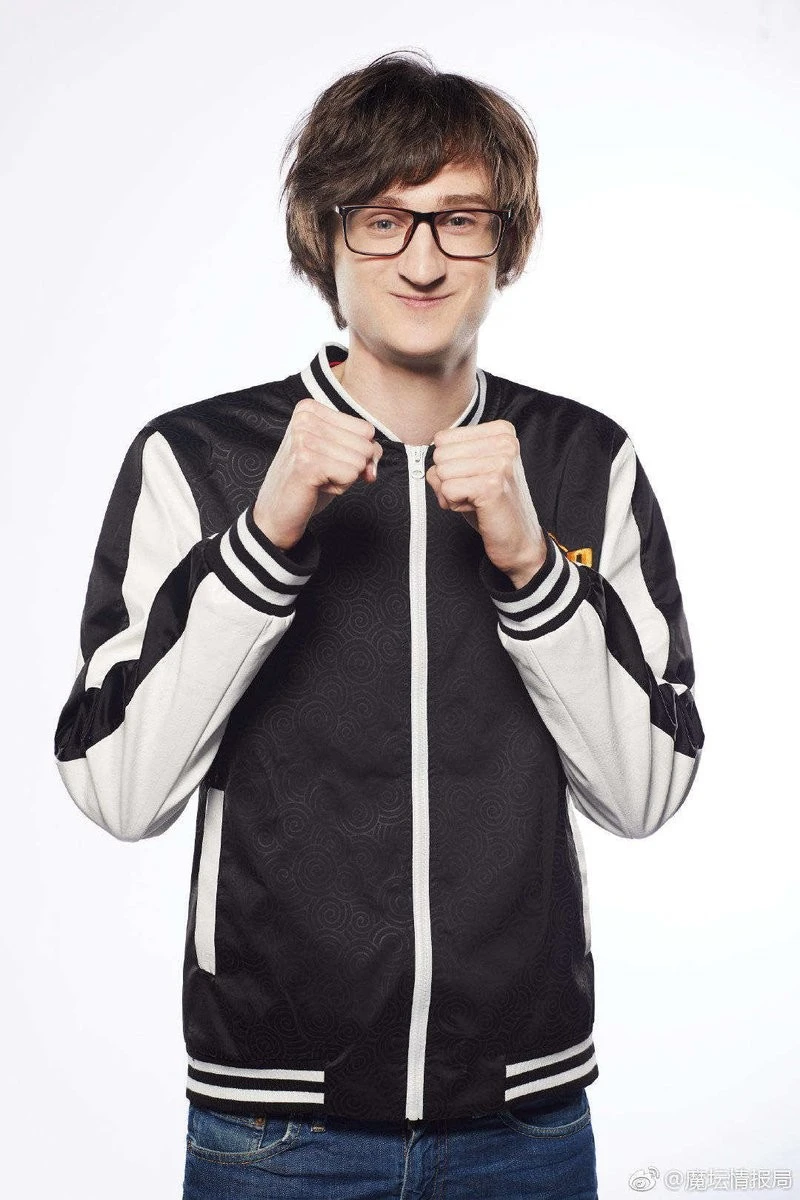 Андрей Foggy Корень начал WarCraft Gold League со второго места