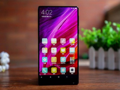 Безрамочный Xiaomi Mi Mix проверили на прочность