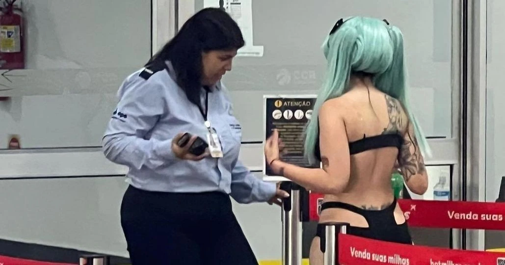 Косплеершу не допустили на рейс из-за откровенного костюма