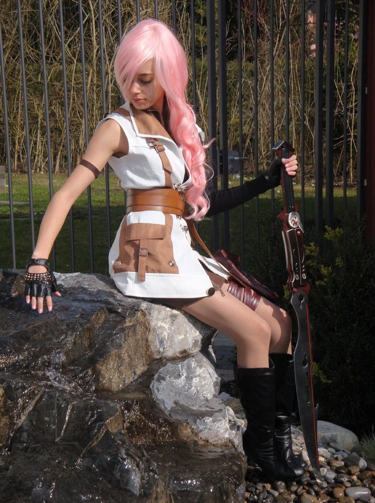 Косплей Лайтнинг Фаррон (Lightning Farron) из Final Fantasy XIII