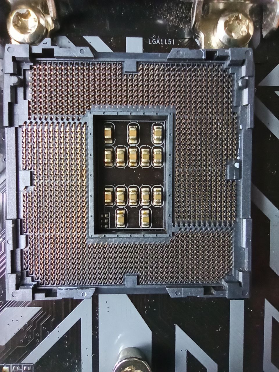 Несовместимость Видеокарты Gigabyte RTX 2080 Waterforce и Материнской платы Gigabyte z370m ds3h