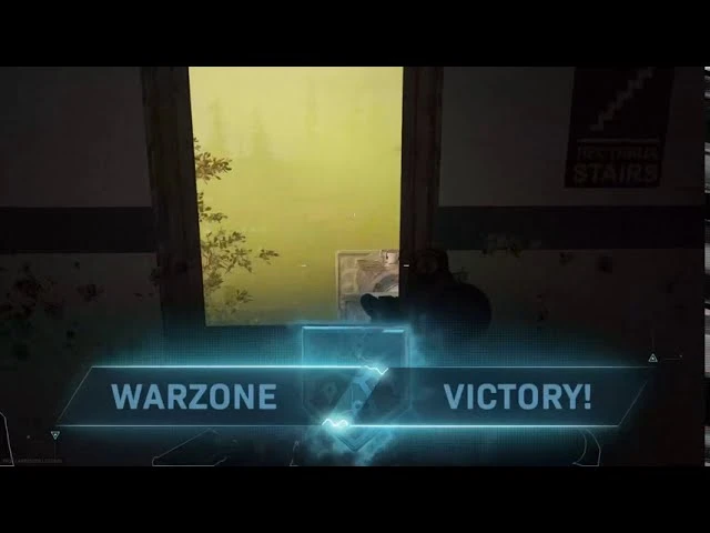 Как заходишь, с лестницы - сразу направо!