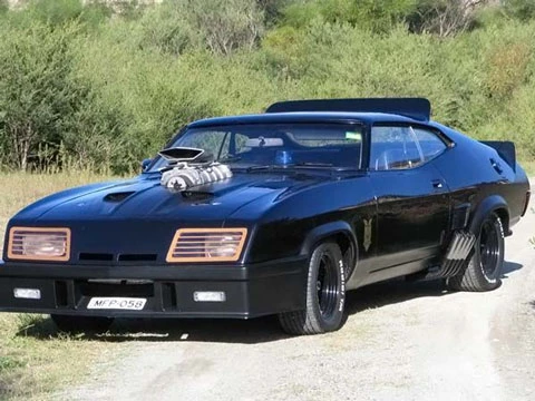 10 самых крутых кино-автомобилей