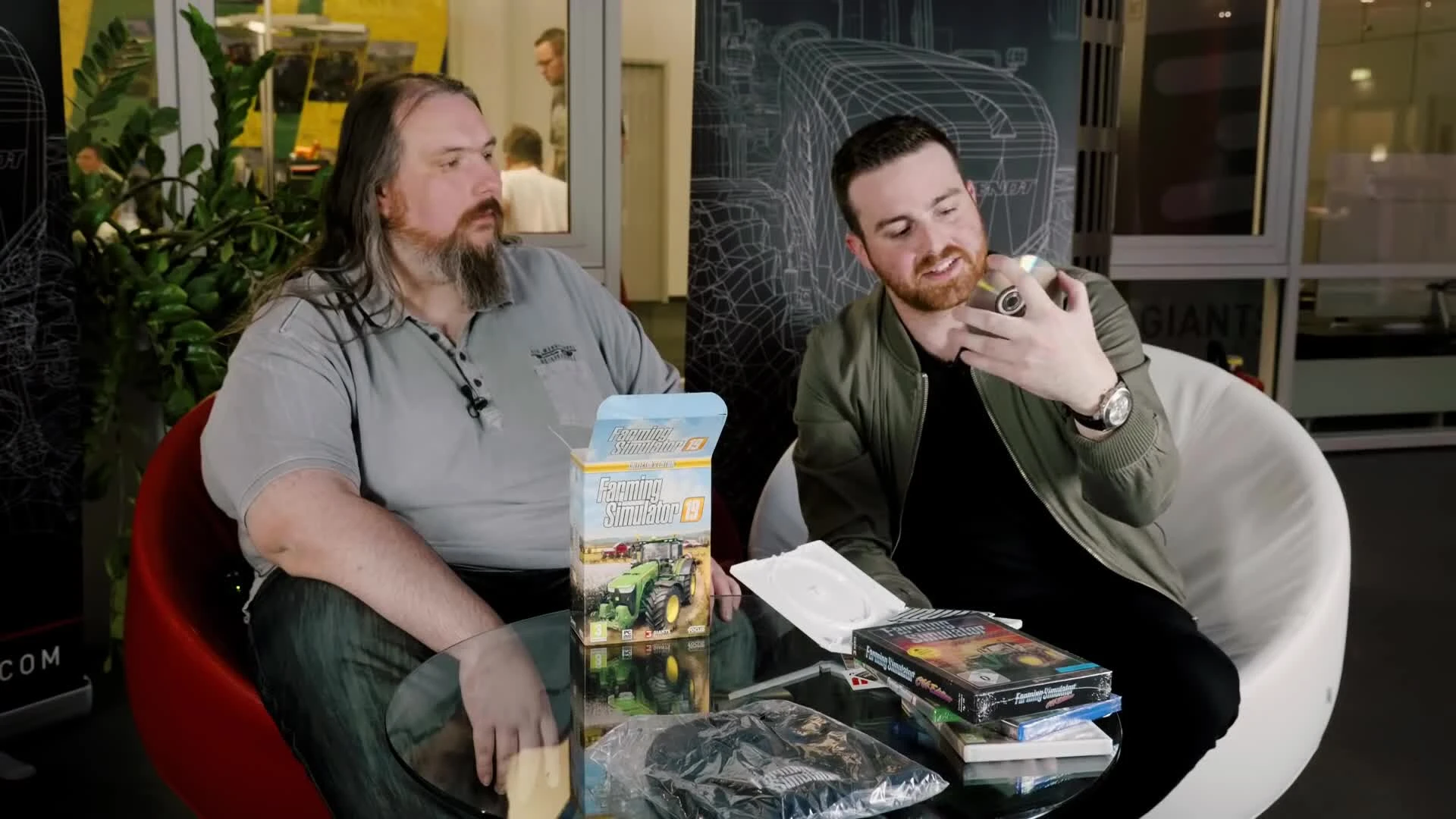 Вскрытие коллекционного издания Farming Simulator 19