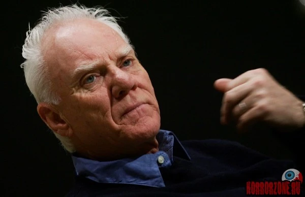 "Человек невидимка" - Малкольм МакДауэлл