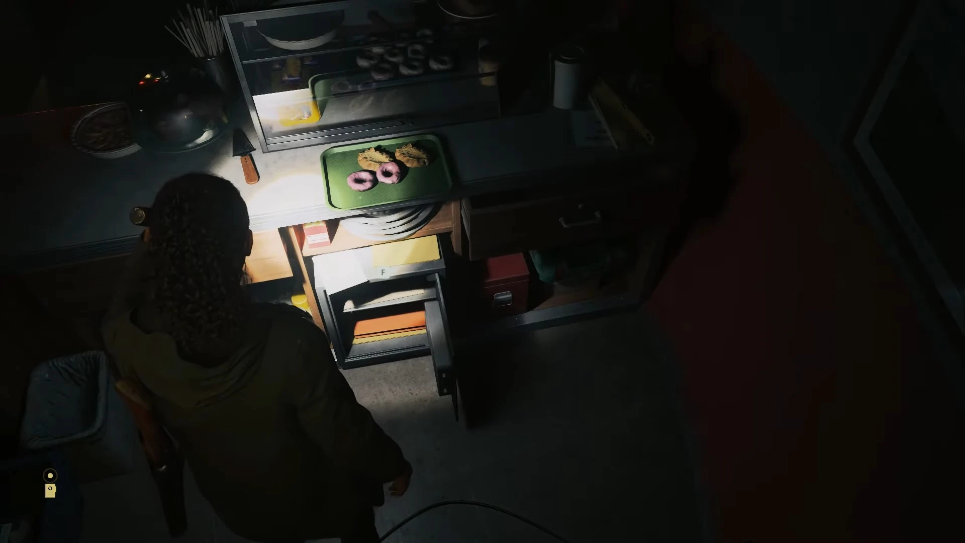 Прохождение Alan Wake 2: как открыть сейф в сувенирной лавке в "Мире кофе"