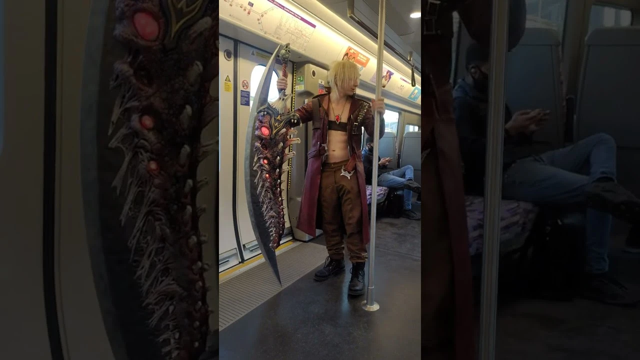 Данте использует электричку