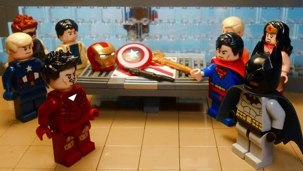 Кроссовер Marvel и DC в LEGO?