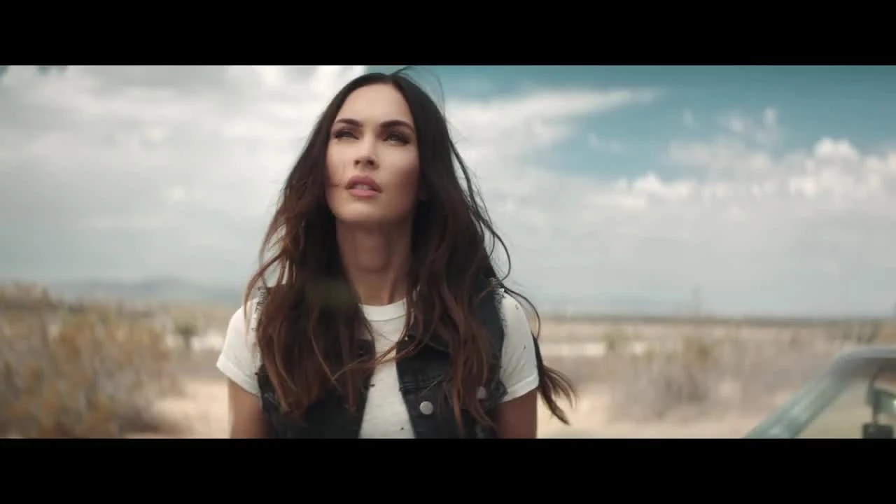 Меган Фокс сняли в трейлере Black Desert