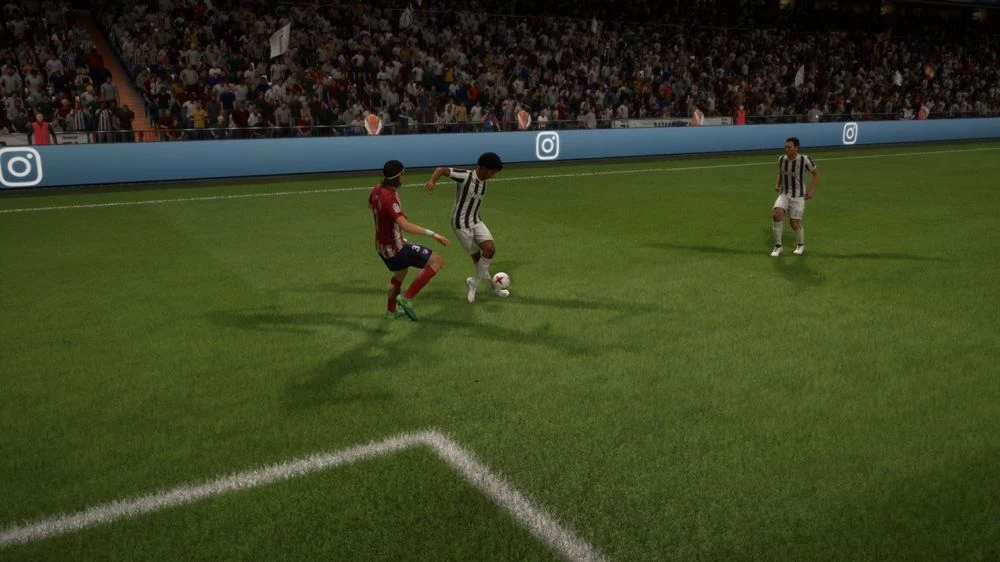 FIFA 18 "Улучшение графики Green Pitch with VIVIDxtrem Technologie (Зеленый газон)"