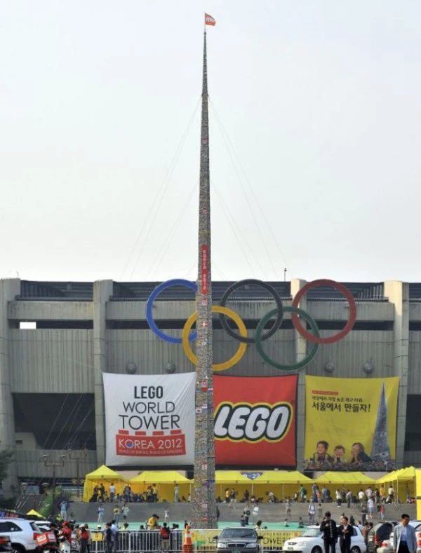 В Южной Корее установлен новый рекорд по сборке высокой башни из LEGO