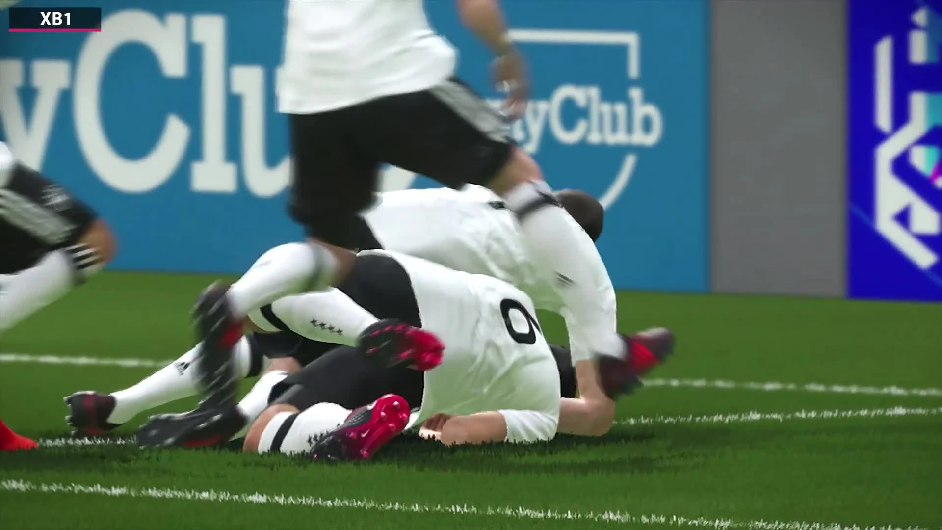 Сравнение графики - PES 2018: Xbox One vs. Xbox One X (Candyland)