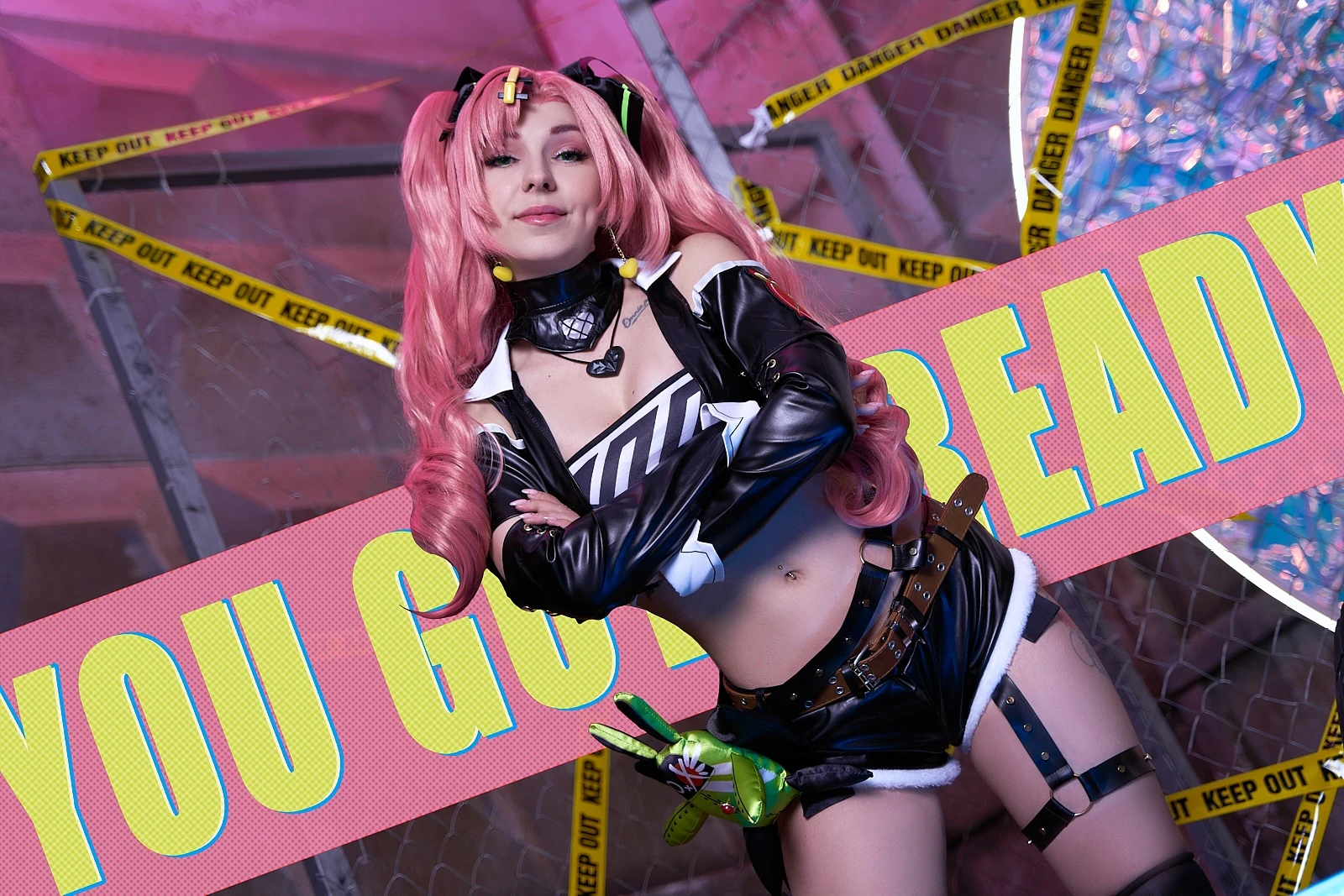 Косплей: прекрасная Николь из Zenless Zone Zero