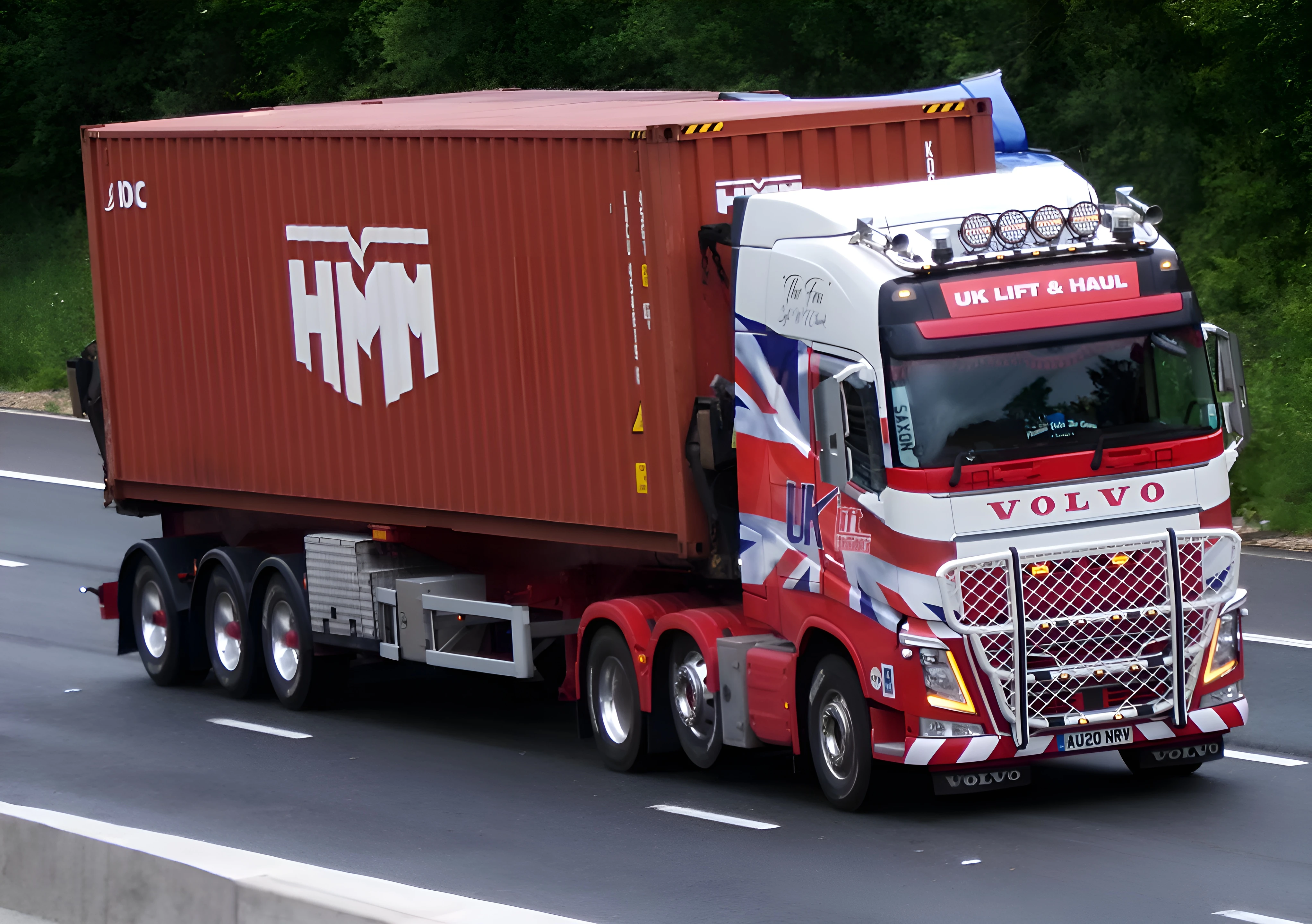 Euro Truck Simulator 2 "Скин UK Lift & Haul для Volvo FH5"