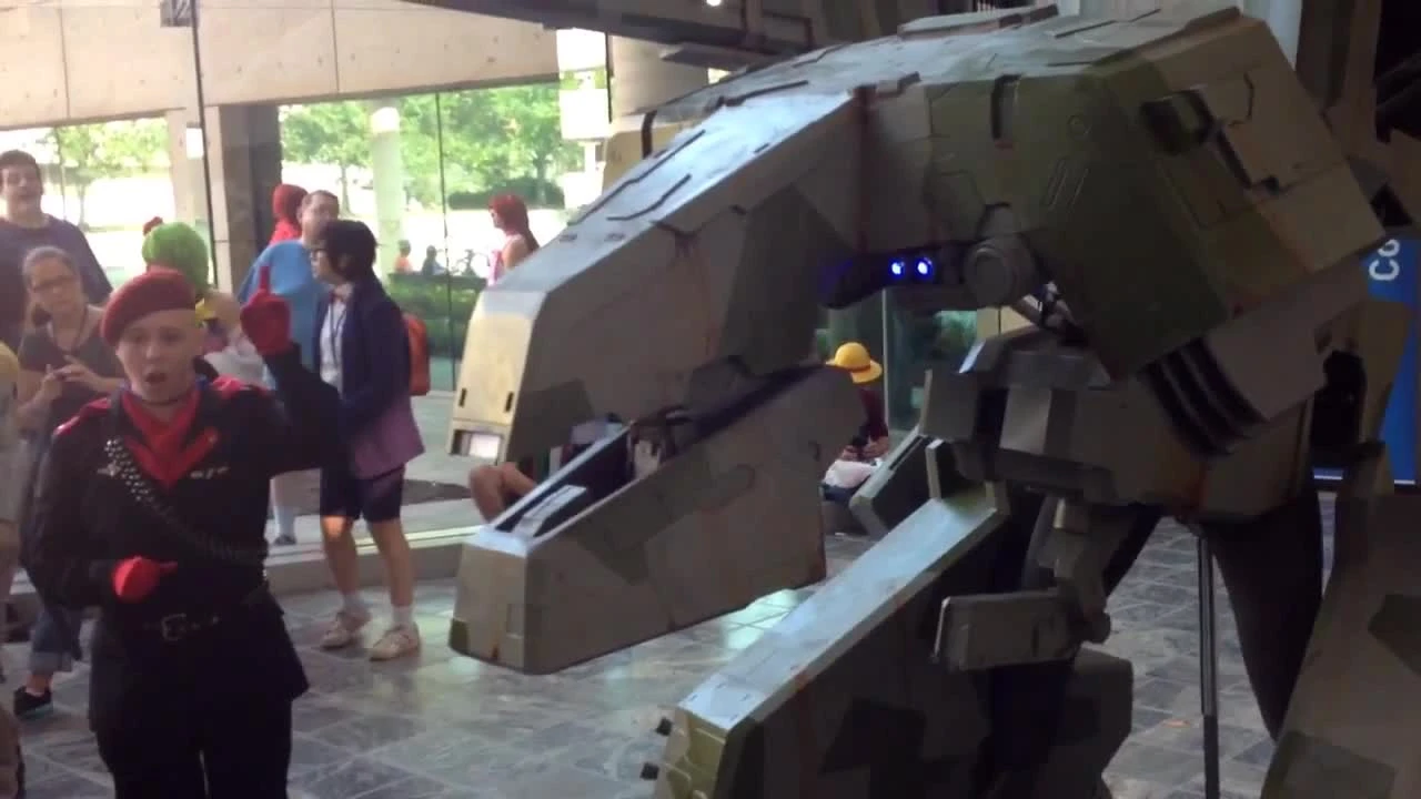 Потрясающий косплей легендарного Metal Gear REX