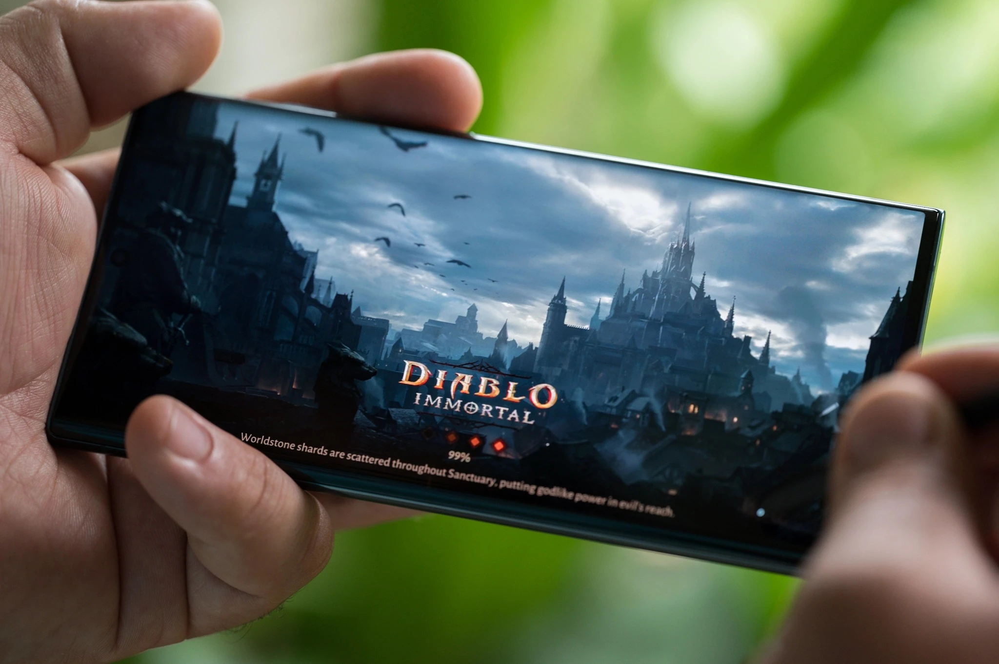 Samsung показала Galaxy S22 в стиле Diablo Immortal. Это коллекционный смартфон