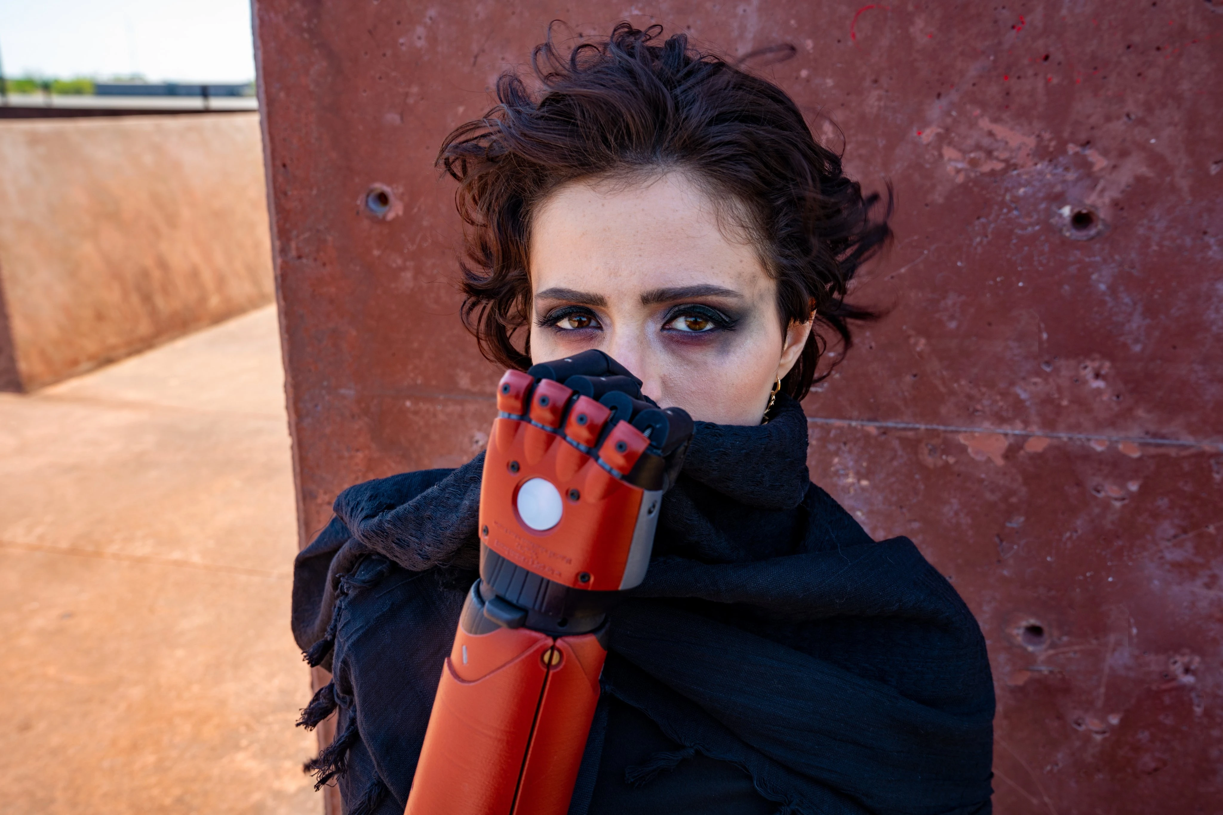 Девушка получила реальный протез руки из Metal Gear Solid 5 - Konami одобрила