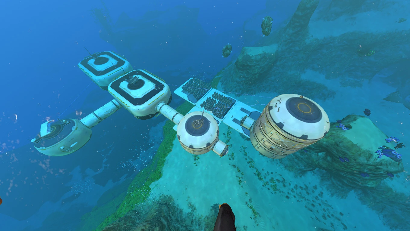 Subnautica "Сохранение - сюжет не тронут, энергия базы насчитывает +-4600"