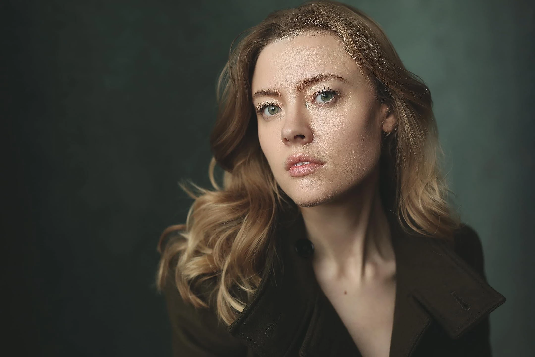 Актриса Шэдоухарт Дженнифер Инглиш любит играть плохих девочек, но ей тяжело проходить игры за злых персонажей