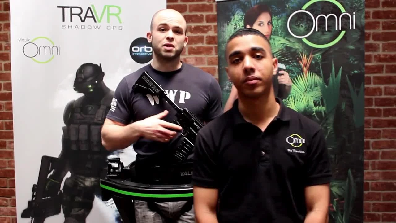 Counter-Strike в демонстрационном ролике "виртуальной беговой дорожки" Virtuix Omni