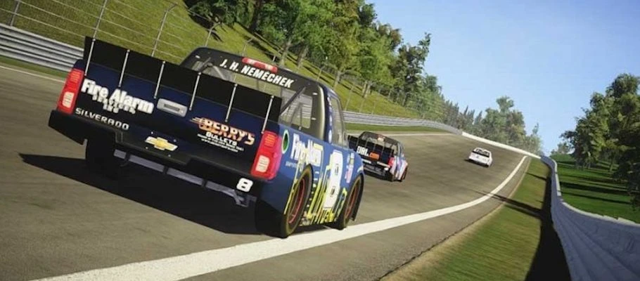 Расширенный трейлер с гонками на грузовике по грунтовому овалу в NASCAR Heat 2