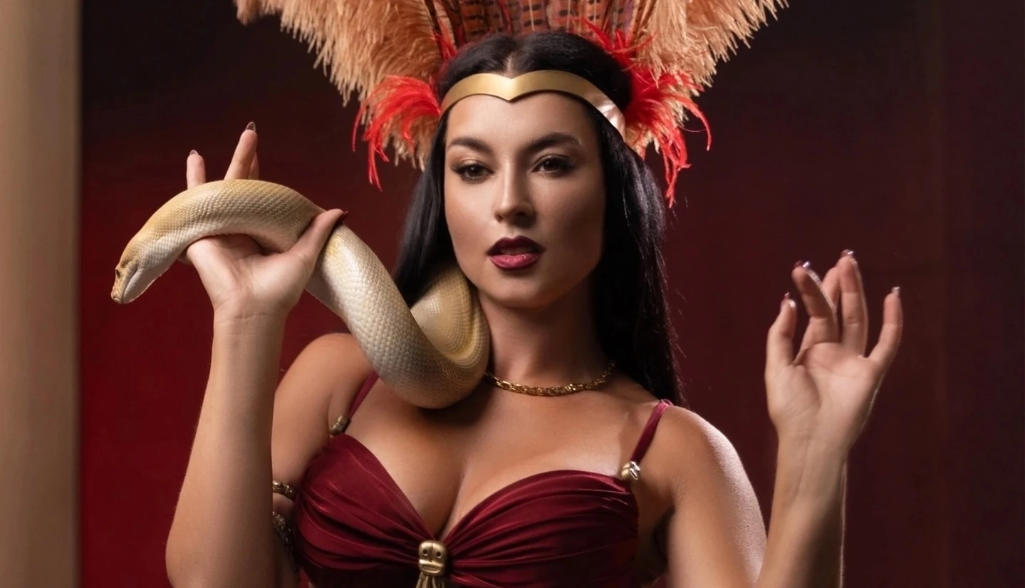 Косплей на Сантанико Пандемониум из "От заката до рассвета" от Анны Шаховской