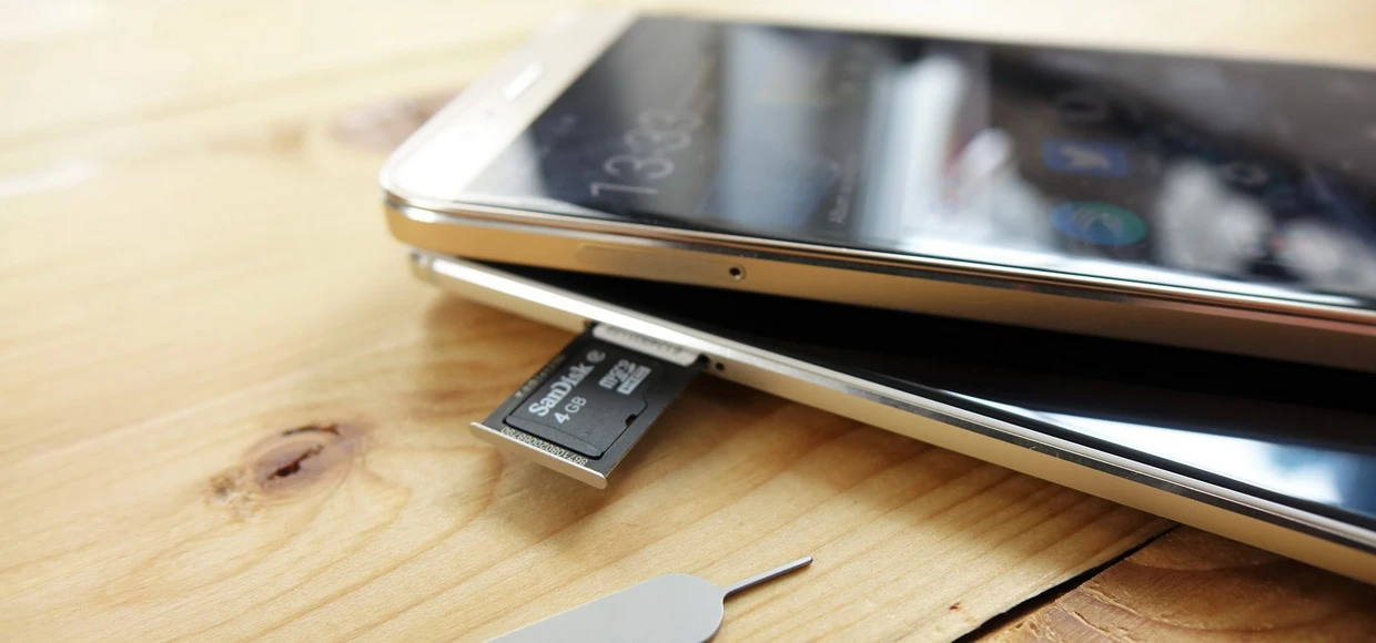 Производители смартфонов рассматривают возможное возвращении слотов для карт microSD в связи с ростом цен на DRAM