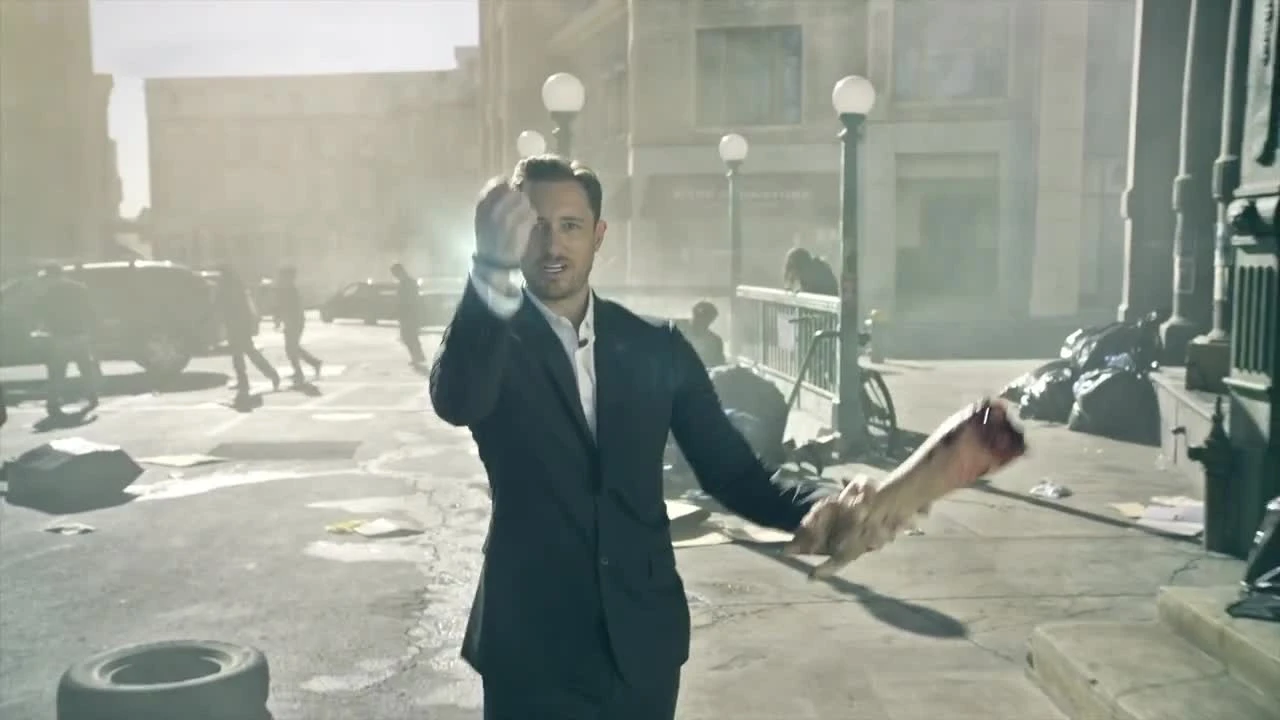 Реклама браслета Razer Nabu .5 Rules of Zombie Survival