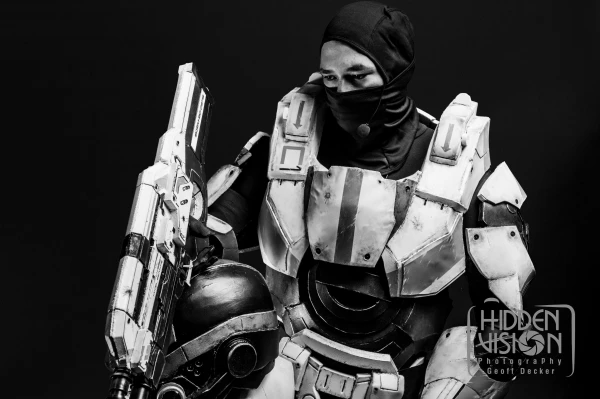 Игровой Косплей: Mass Effect Солдат Цербера