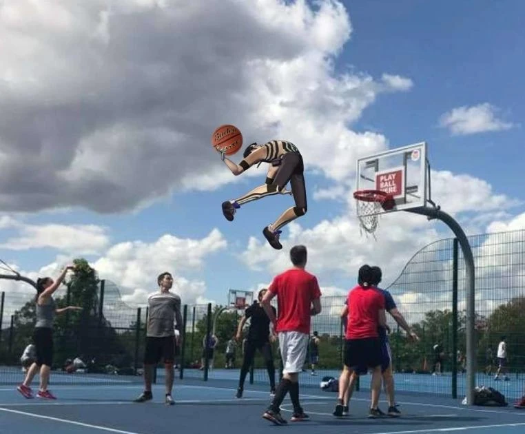 Деми-Финд играет в баскетбол