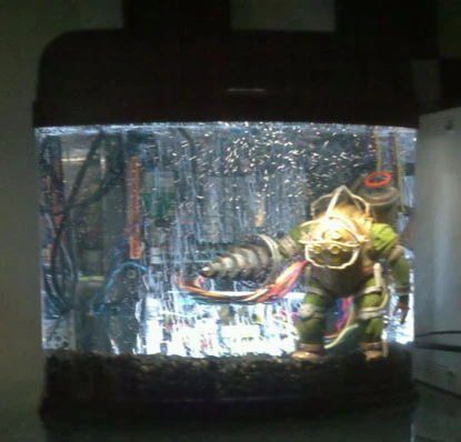 Он утопил PC, чуть не убил себя, но сделал моддинг в стиле BioShock